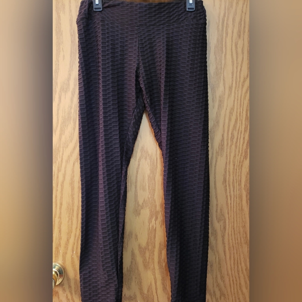 Cute "waffle" tic toc leggings. Gathered at the rear for sexy shape. Size XL